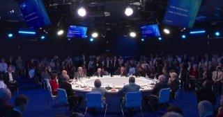 В сети распространяют фейк о хоккейном матче сборных России и США в Москве