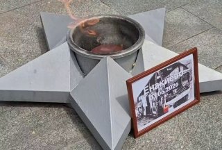 В Мелитополе прошла акция памяти жертв теракта в Енакиеве