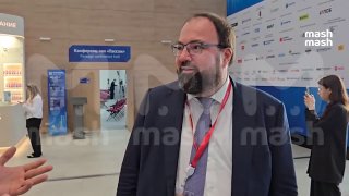 Министр Максут Шадаев выбрал кроссовки вместо туфель на ПМЭФ