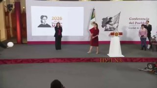 Мячи вместо речей: президент Мексики устроила хаос на собственной пресс-конференции