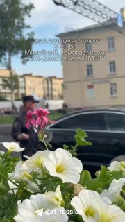 В сети завирусились видео с полицейскими, помогавшими гостям ПМЭФ