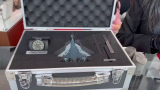 На ПМЭФ-2026 представили эксклюзивные часы «Ракета» от концерна «Сухой»