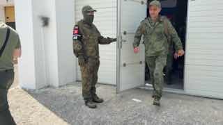 Первые кадры с российскими военными, вернувшимися из украинского плена