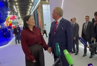 Ким и Костин встретились на ПМЭФ на фоне спора маркетплейсов и банков