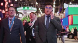 Александр Жаров протестировал стенд RT на ПМЭФ-2026