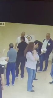 В Армении представитель правящей партии «Гражданский договор» вмешался в процесс голосования в кабине