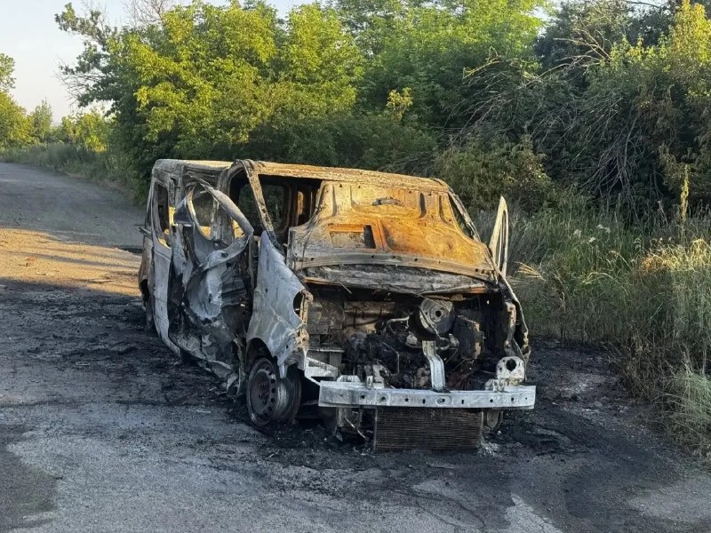 Два человека пострадали от удара БПЛА по автомобилю в Стаханове