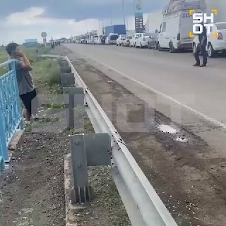 Сотни машин застряли в огромной очереди на казахстанско-российской границе
