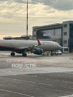 Пассажиры рейса из Москвы в Сочи провели в самолете около суток из-за беспилотной опасности
