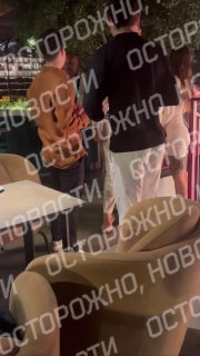 Братья Тейт проводят время в московском ресторане после посещения ПМЭФ