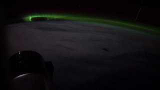 Космонавты засняли уникальное «танцующее» северное сияние