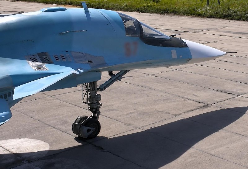 Обнаружена модернизация истребителей Су-34: появление новых систем спутниковой связи