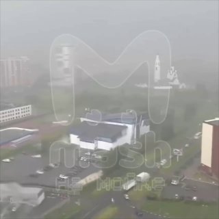 Молния ударила по крыше жилого дома в Санкт-Петербурге