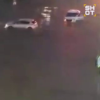 Наводнение и удар молнии в жилой многоэтажке в Тюмени