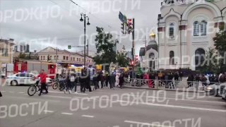 В Екатеринбурге автобус врезался в храм и пешеходов