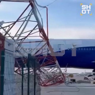 В аэропорту Антальи самолёт врезался в мачту радара при рулении