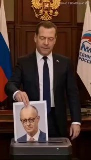 Медведев поздравил с Днём России роликом с уничтожением портретов европейских политиков