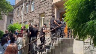 ЦИК Армении аннулировала результаты голосования на двух участках, что лишило партию «Процветающая Армения» возможности пройти в парламент