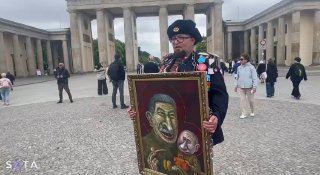 Художник Семен Скрепецкий провел акцию в Берлине в День России