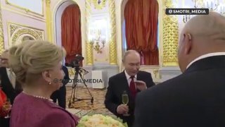 Путин: грань между рабочим классом и интеллигенцией стирается