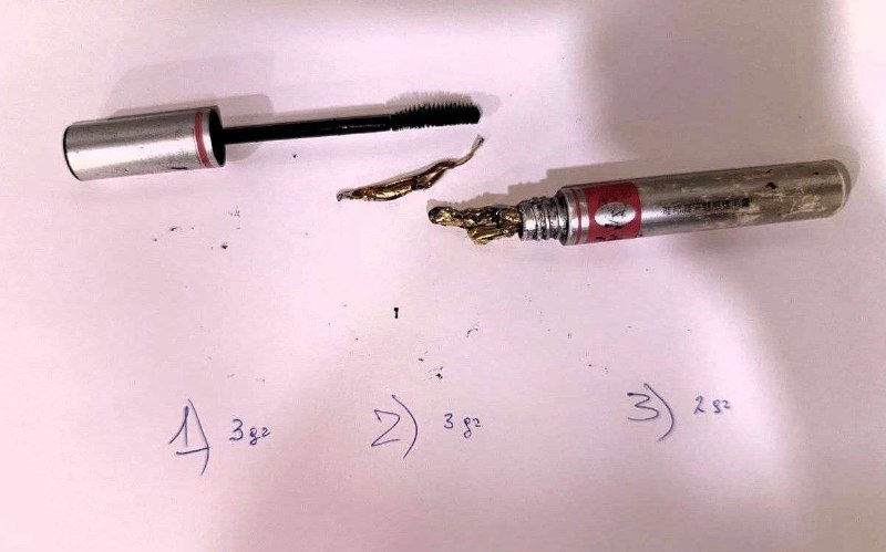 В Узбекистане на таможне изъяли золотые слитки, спрятанные в косметике и ручке