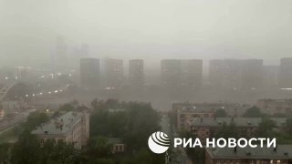 Мощный ливень с грозой накрыл Москву
