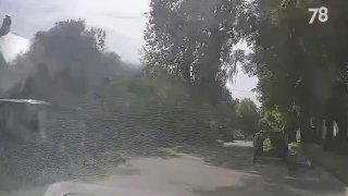 В Кировске прицеп с гидроциклом от BMW вылетел на встречную полосу и совершил столкновение