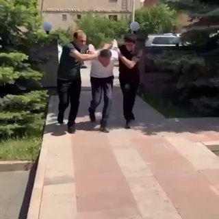 В Армении задержали подозреваемого в осквернении мемориала «Мать Армения»