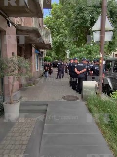 У здания ЦИК Армении собираются оппозиционные силы и их соратники: комиссия вскоре огласит окончательные результаты выборов