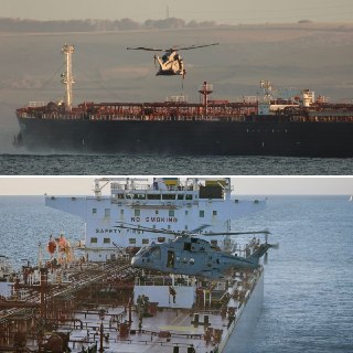 Опубликованы кадры высадки британских сил на нефтяной танкер в Ла-Манше