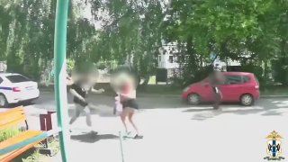 В Новосибирске полицейские открыли огонь, чтобы остановить нападение мужчины с ножом на женщину