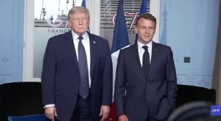 Презрительное рукопожатие Трампа с Макроном на саммите G7