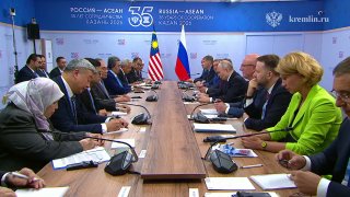 Путин встретился с премьером Малайзии Анваром Ибрагимом