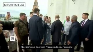 Охранник Путина случайно назвал встречающихся с президентом людей «массовкой»