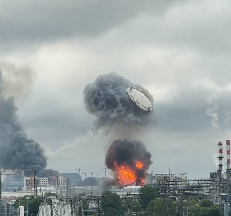 На Московском НПЗ произошел взрыв резервуара