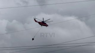 Вертолеты сбрасывают воду на ТЦ «Садовод» и МНПЗ в Капотне
