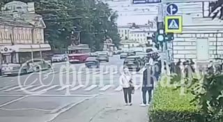 Видео момента ДТП на Боткинской: двое пешеходов ранены, водитель в состоянии клинической смерти