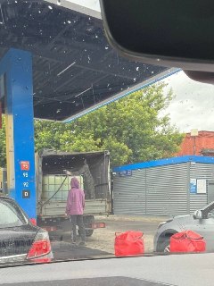 Москвичи массово скупают бензин после утренней атаки БПЛА
