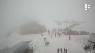 Четыре туриста застряли при восхождении на Эльбрус. Один из них пострадал