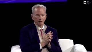 Эрик Шмидт раскритиковал открытый исходный код китайского ИИ и предсказал технологическую гегемонию США