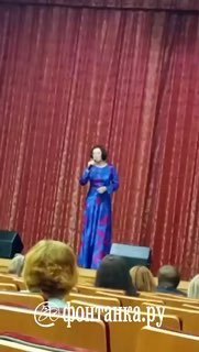 «Не на зоне я сижу, не зоне»: сотрудники клиники в Петербурге неожиданно подхватили шансон во время праздничного концерта