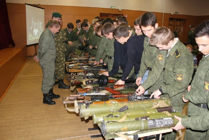 Депутат Госдумы предложил готовить российских детей к войне с НАТО и ЕС после начальной школы