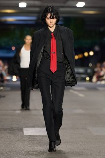 Гурам Гвасалия показал новую коллекцию Vetements в Париже