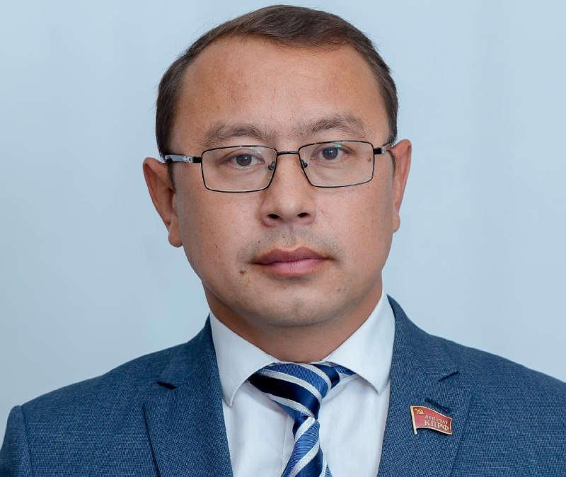 Оренбургского депутата от КПРФ оштрафовали по статье об «экстремистской символике»