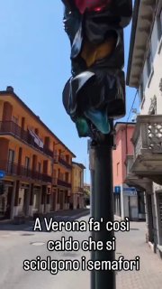 В Европе из-за экстремальной жары начали плавиться светофоры