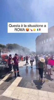 Рим спасает туристов от рекордной жары водяными пушками