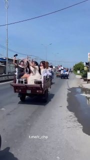 Сравнение свадебных кортежей: якутские дальнобойщики и вьетнамские мотолимузины