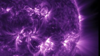На Солнце за сутки зафиксировали пять сильных вспышек
