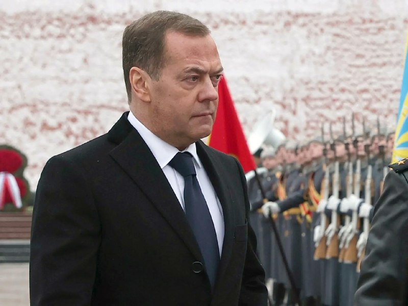 Медведев примет участие в похоронах верховного лидера Ирана в Тегеране