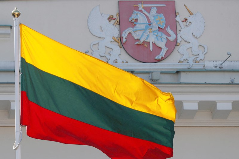 Литва может отменить запрет на размещение ядерного оружия и иностранных военных баз